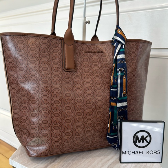 Michael Kors Bag Signature Logo Tote - Picture 1 of 17